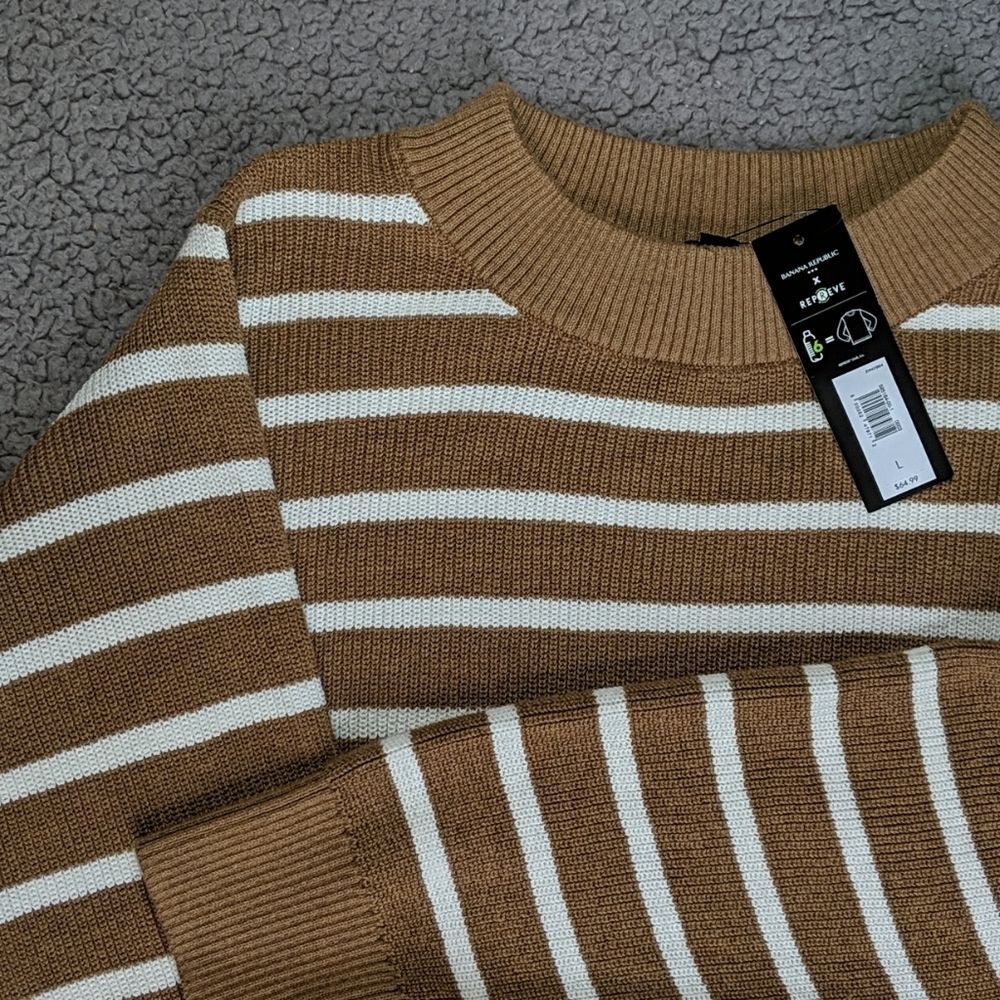 Banana Republic Sweater - Picture 3 of 4